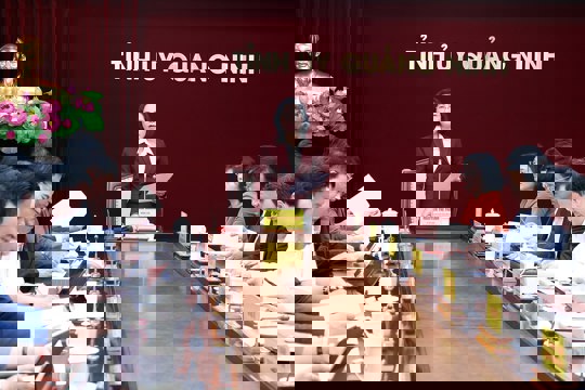 Phó Chủ tịch Quốc hội Nguyễn Thị Thanh giám sát, kiểm tra công tác bầu cử tại Quảng Ninh