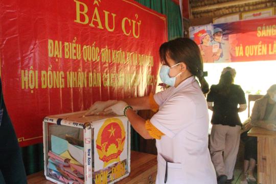Cử tri vùng biên giới Quảng Nam hân hoan đi bầu cử sớm