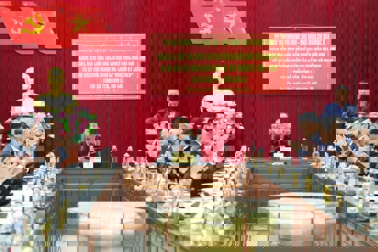 Phó Chủ tịch Quốc hội Lê Minh Hoan giám sát, kiểm tra công tác bầu cử tại xã Trấn Yên