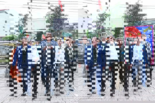 Chủ tịch Quốc hội Trần Thanh Mẫn kiểm tra khu vực bỏ phiếu xã Hưng Nguyên, Nghệ An